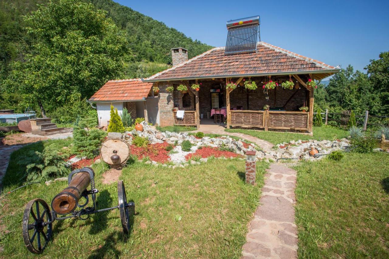 Seosko Domacinstvo „Gabar” Villa Custica Екстериор снимка